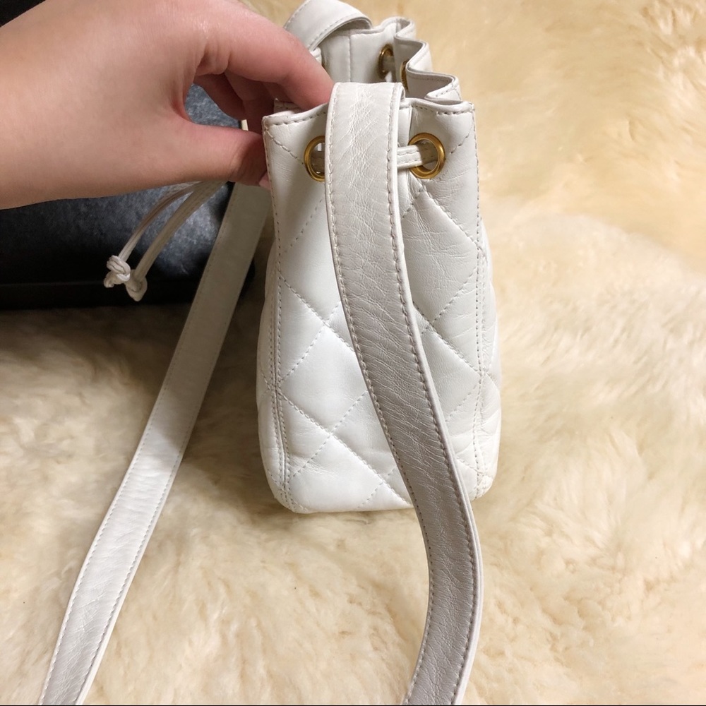 ❤️CHANEL❤️ WHITE BUCKET BAG - Picture 7 of 15